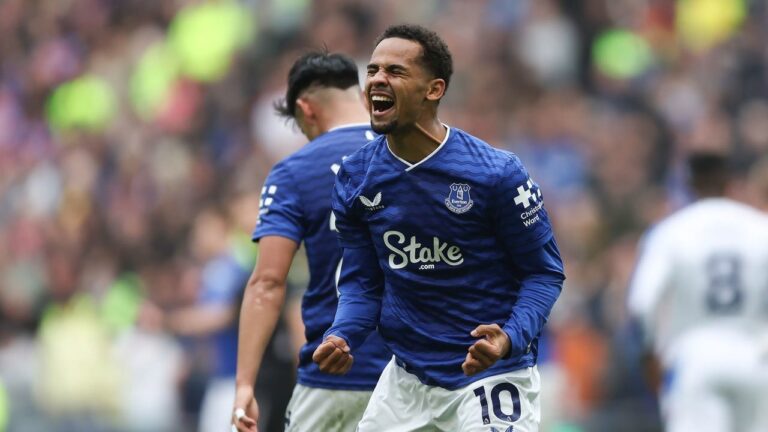Bintang Everton Ini Girang Diminati Manchester United, Ingin Gabung Klub Impiannya!