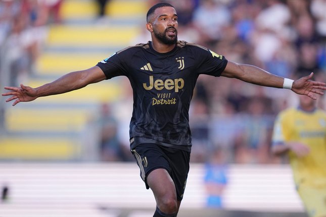 Selebrasi Gleison Bremer usai mencetak gol di laga Frosinone vs Juventus,