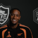 Bek Arsenal, Ezri Konsa