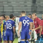 Igor Tolic memberikan instruksi pada pemain Persib Bandung pada laga final Piala Presiden 2026